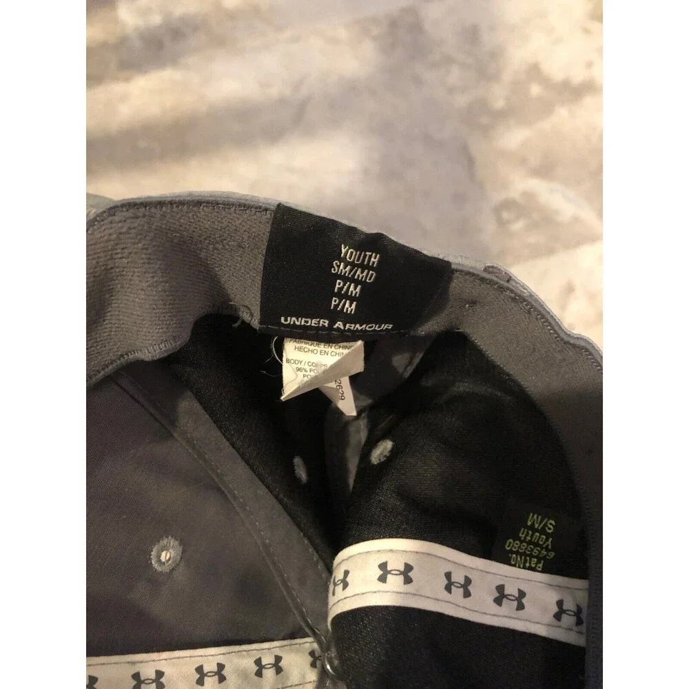 Under‎ Armour Cap Youth sm/med Gray Super Soft